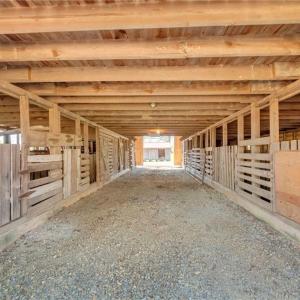 13 stall barn