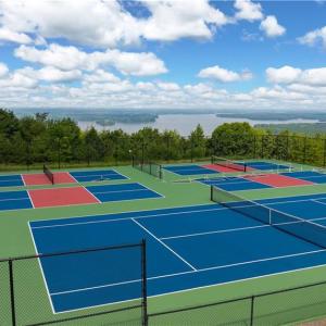 tennis/pickle ball courts