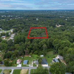 property line in picture is  not accurate...