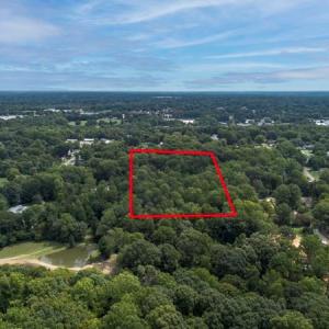 Property line in picture is not accurate...