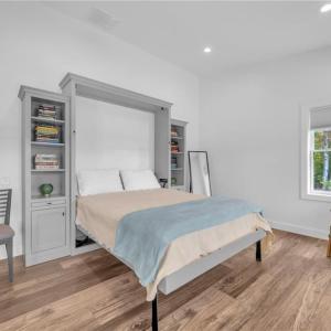 Guest bedroom w/ Murphy bed w/ built in cabinet and display shelves
