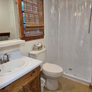 Main level Bath