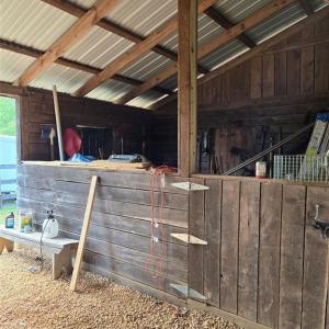 2 large stalls