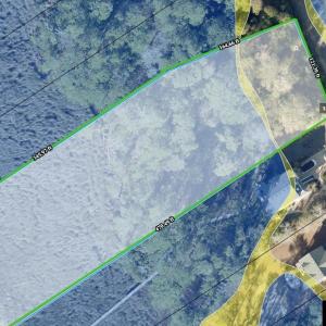 ~122 ft of street frontage