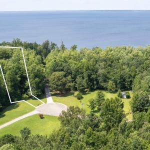 Gorgeous Lot In Lovely Area