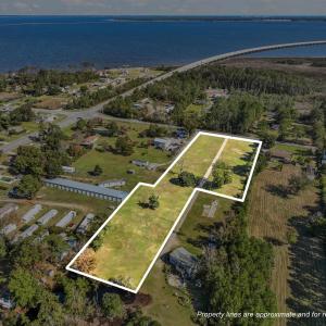 Photo #10 of 7636 Shipyard Road, Manns Harbor, NC