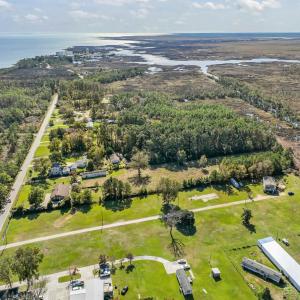 Photo #6 of 7636 Shipyard Road, Manns Harbor, NC