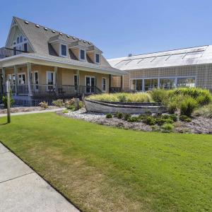 Duck Landing Clubhouse