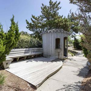 Duck Landing Beachside Shower