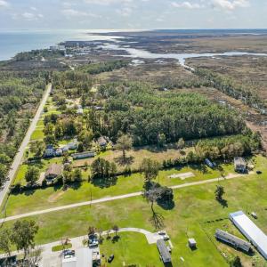 Photo #13 of 7637 Shipyard Road, Manns Harbor, NC