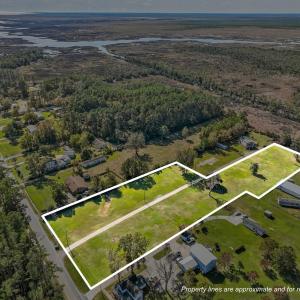 Photo #7 of 7637 Shipyard Road, Manns Harbor, NC