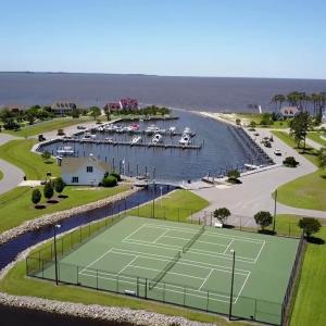 Sound front Marina with Tennis courts