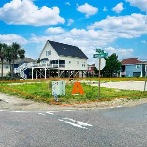 View of front of home featuring a front lawn