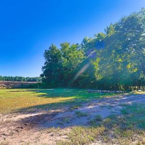 View of grassy yard featuring a rural view