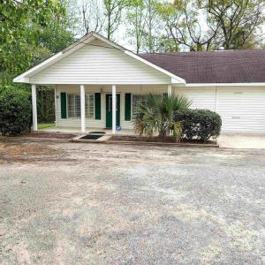 Single story home with covered porch
