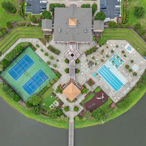 Bird's eye view of a pool area