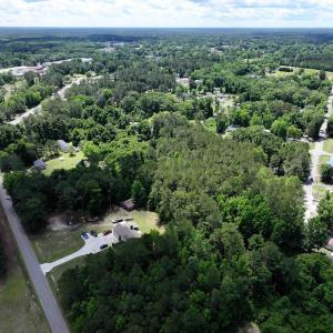 Birds eye view of property featuring a forest view