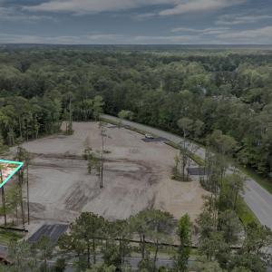 Birds eye view of property featuring a forest view