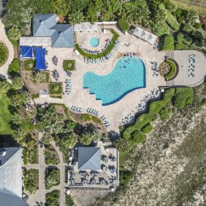 Bird's eye view of a pool