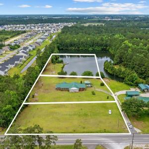 Aerial view of property's location with property p