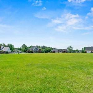 View of yard featuring a residential view