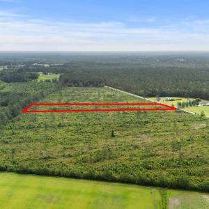 View of property location featuring a heavily wood