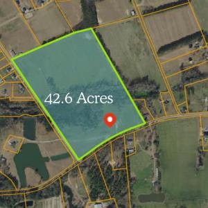 Aerial map of property and surrounding area featur