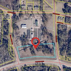 Aerial map of property and surrounding area featur