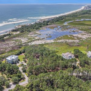 Aerial view of property's location with expansive