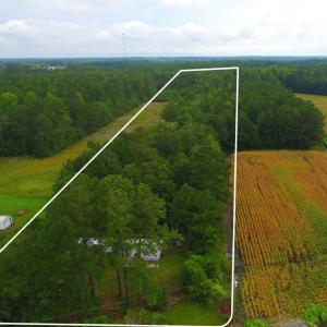 Aerial view of sparsely populated area featuring p