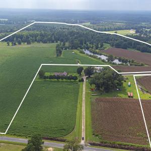 Aerial view of sparsely populated area featuring p