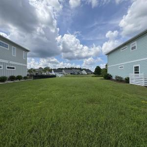 View of grassy yard featuring a residential view
