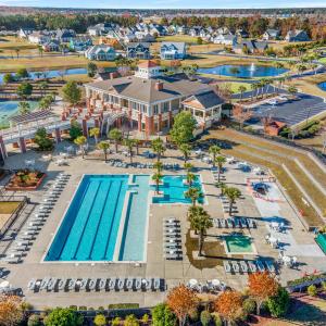 Bird's eye view of a pool and a large body of wate