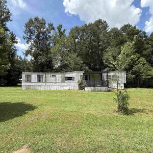 Manufactured / mobile home featuring a wooden deck