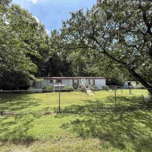 Manufactured / mobile home featuring a fenced back