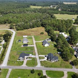 View of property location featuring a heavily wood