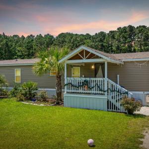 Manufactured / mobile home with covered porch, a y