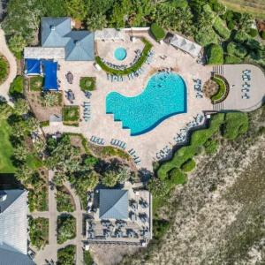 Bird's eye view of a pool area