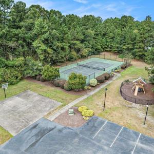 The Parkland Community offers tennis, bocce, pickl