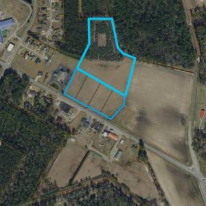 Aerial map of property and surrounding area featur