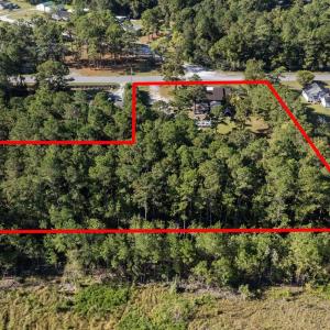 View of property location featuring a heavily wood