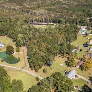 Aerial view of property's location featuring a lar