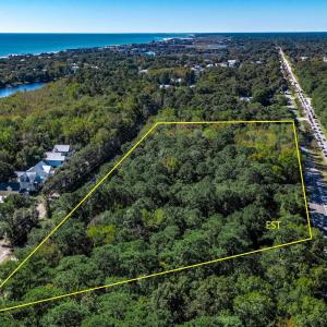 Aerial view of property's location with a large bo