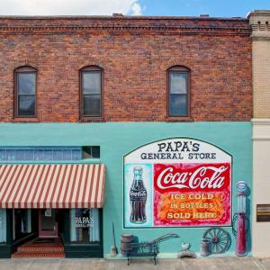 Local shops in downtown Conway+