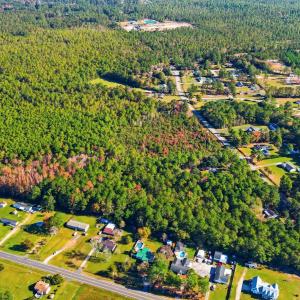 View of property location featuring a heavily wood