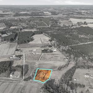 Aerial view of property and surrounding area with