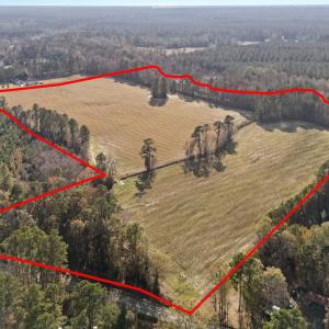 Aerial view of sparsely populated area featuring p