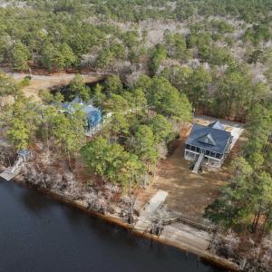 Aerial view of property and surrounding area with