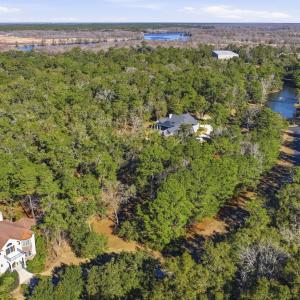View of property location featuring a heavily wood