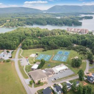 Photo #35 of 47 Spyglass Lane, Huddleston, VA 0.5 acres